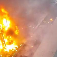 ZA SVAKU POHVALU! Žena spasila DEVETORO dece iz autobusa koji se zapalio: Shvatila da nešo nije u redu i sprečila TRAGEDIJU (VIDEO)