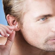 ZABORAVITE NA ŠTAPIĆE: Evo zbog čega nikako NE SMETE da čistite uši!