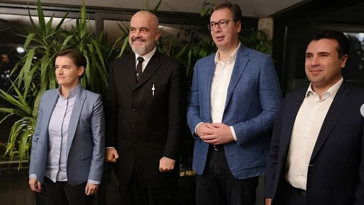 ZAEV, RAMA, VUČIĆ I BRNABIĆ NA PETROVARADINU: Predsednik Srbije podelio fotografiju sa večere u čast prijatelja (FOTO)