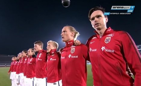 (VIDEO) ZAGRMELO BOŽE PRAVDE: Norveškim fudbalerima pustili himnu Srbije!