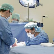 ZAMISLITE DA RADITE ONO ŠTO  VOLITE U TOKU OPERACIJE: Dok su joj operisali tumor pacijentkinja čistila masline