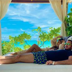 ZAPALILA MALDIVE: Atraktivna supruga Viktora Troickog dominira na rajskom ostrvu (FOTO)