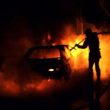 ZAPALIO SE KAMION NA PUTU KA SREMSKOJ KAMENICI: Vatrogasci munjevitom brzinom izasli na lice mesta (FOTO) 