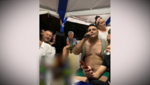 ZAPEVAO BEZ MAJICE Darko Lazić se opustio na proslavi povodom rođenja sina, a ovaj trenutak bio je POSEBNO EMOTIVAN (VIDEO)