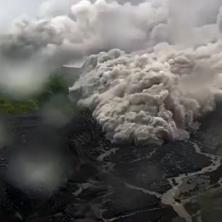 ZAURLAO KAO NIKAD DO SADA! Eruptirao vulkan u Indoneziji, naređena HITNA evakuacija, UZBUNA prvog stepena, Japan u strahu (VIDEO)