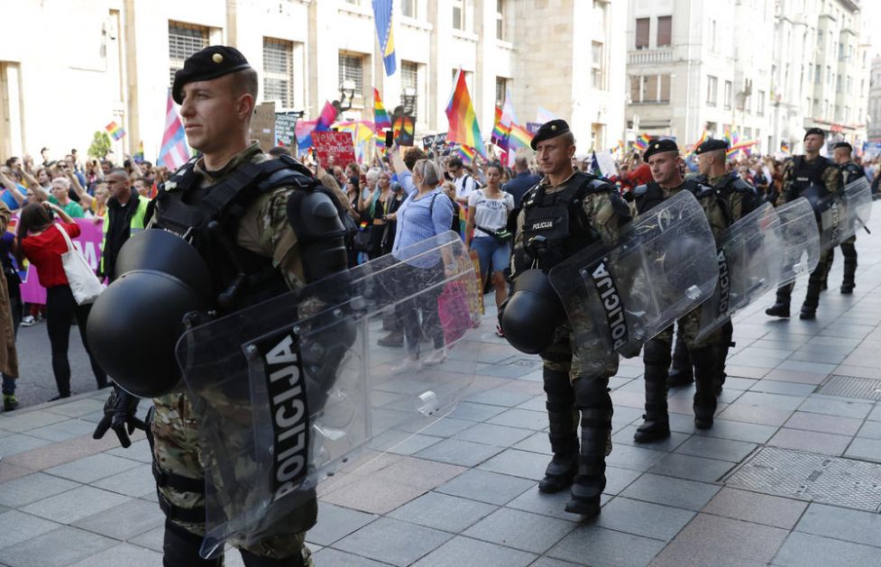 ZAVRŠENA PRVA PARADA PONOSA U BIH : Učestvovalo oko 1.000 ljudi, nije bilo incidenata