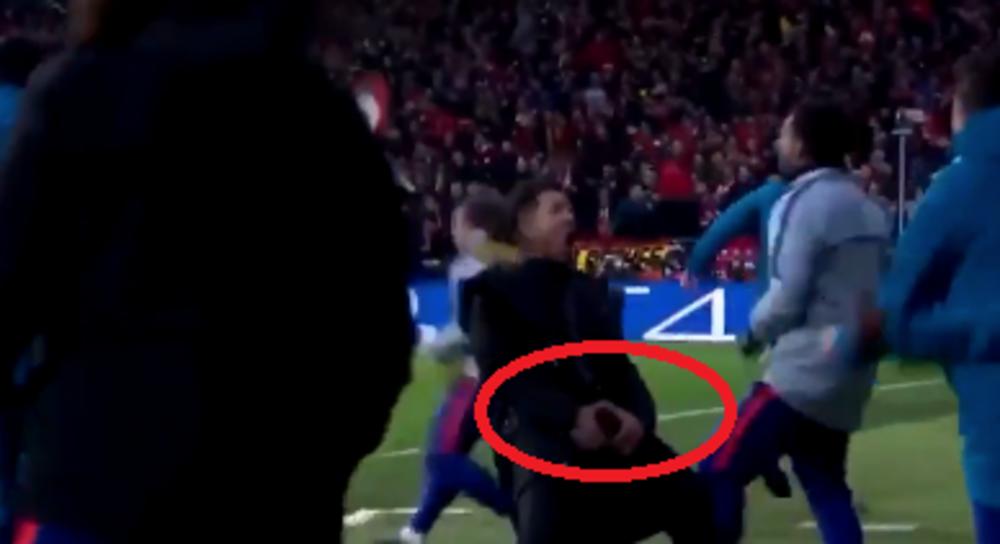 ZBOG HVATANJA ZA MOŠNICE: UEFA pokrenula postupak protiv Simeonea (VIDEO)