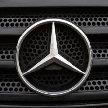 ZBOG OPASNOSTI OD POŽARA: Mercedes POVLAČI 341.000 vozila!