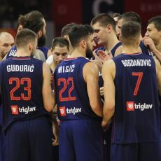 ZBOG TOGA SU NAJVEĆI: Pogledajte kako su košarkaši Srbije ispratili himnu “Bože pravde