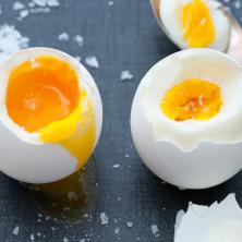 ZELENI KRUG oko kuvanog žumanceta: Koliko je zapravo OPASNO pojesti ovakvo jaje? (VIDEO)