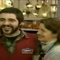 ŽIVOT PIŠE DRAME: Posle 22 godine, usvojeni dečak otkrio da je radio u istoj prodavnici  sa majkom (VIDEO)