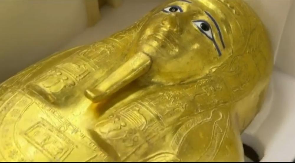 ZLATNI KOVČEG IZ DREVNOG EGIPTA UKRADEN PA PRODAT MUEZJU U SAD ZA 3.5 MILIONA: Amerika vratila Egiptu umetničko blago! Čuveni Met muzej tvrdi da je žrtva prevare!