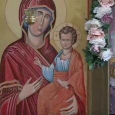 ZNAK OD GOSPODA ILI NEŠTO DRUGO? Nekoliko dana pred Božić, zaplakala ikona Bogorodice u Trubarevu (VIDEO)