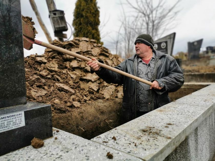 ZORAN IZ ČAČKA NA ONAJ SVET ISPRATIO SKORO CEO GRAD: Ovaj grobar ima samo 1 želju, a evo šta mu je bilo najteže VIDEO