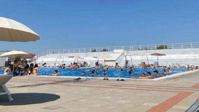 Za bezbednost kupača na bazenu u Žitorađi angažovani spasioci iz Beograda za 7 miliona dinara