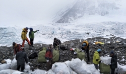Za pet dana na Everestu skupljeno četiri tone djubreta