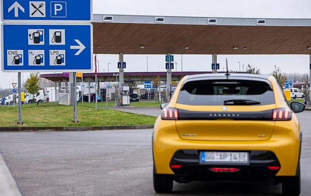 Za rezervoar goriva na nemačkim autoputevima platićete u proseku preko 20 evra više