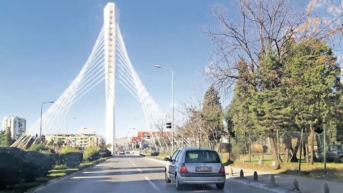 Za uzdignuta tri prsta u Crnoj Gori kazna 1.200 evra