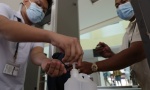 Zabeležen prvi smrtni slučaj van Kine: Broj žrtava korona virusa se popeo na 305