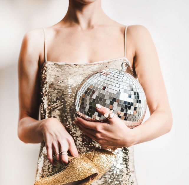 Zaboravite na ovo! Kombinacije koje modni stručnjaci izričito zabranjuju za najluđu noć 2026. –