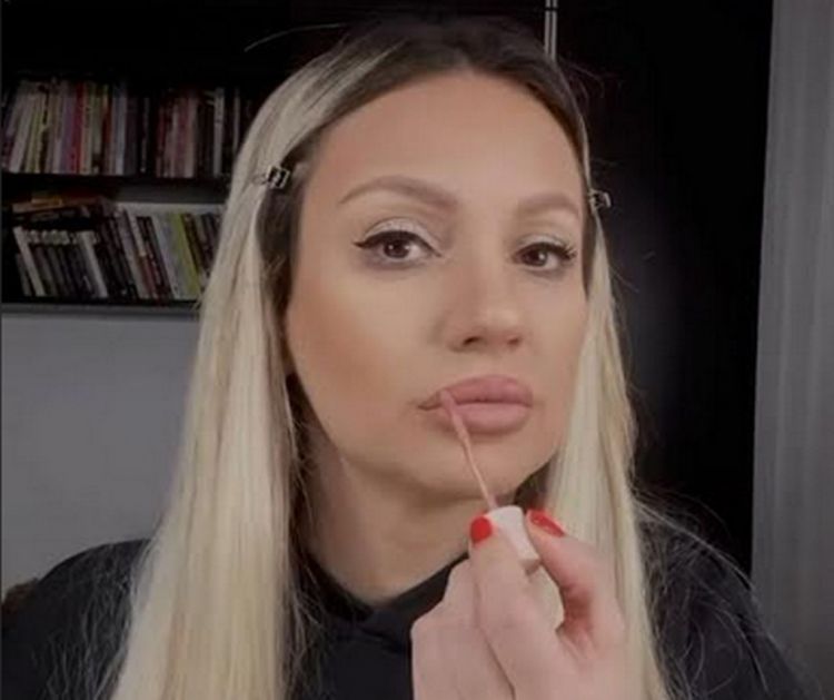 Zaboravite nude nijanse i sjaj: Boja karmina Ane Kokić skida godine sa lica FOTO