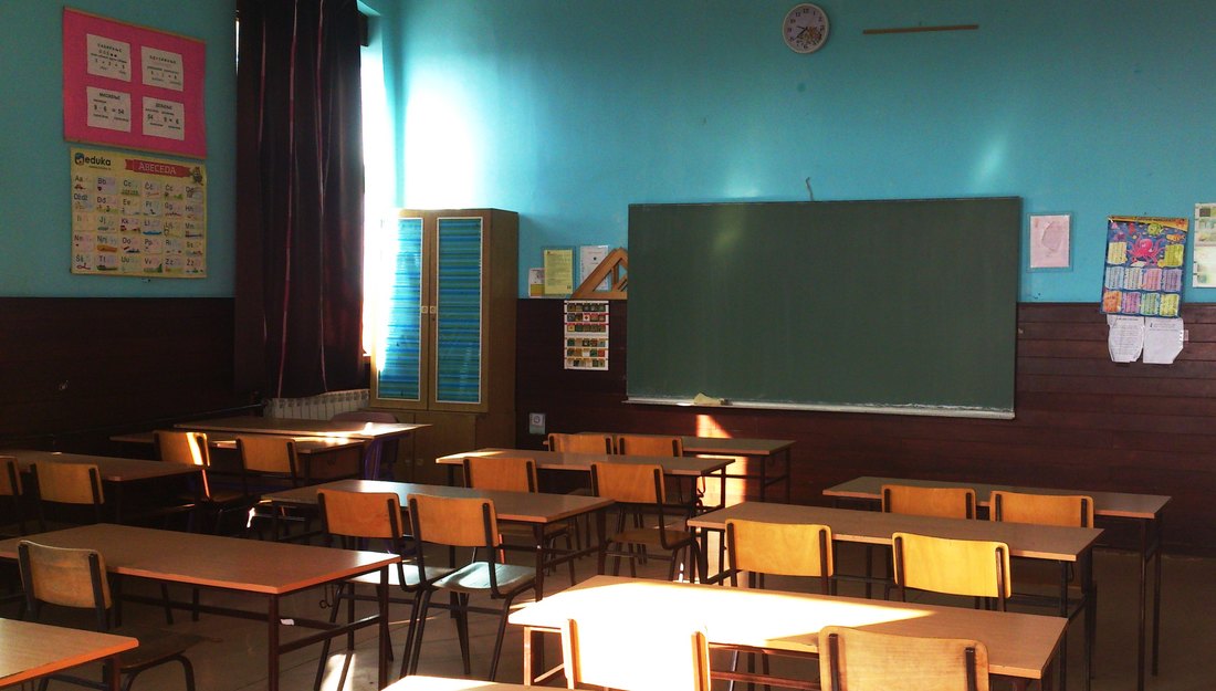 Zabranjen rad dve srednje škole u Srbiji