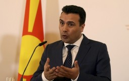 
					Zaev ispunjava predizborno obećanje i uklanja ogradu oko Vlade Makedonije 
					
									