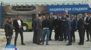 Zaglavio se autobus, a Vučić obilazio objasnio Piksiju: „Teški smo Dragane!“