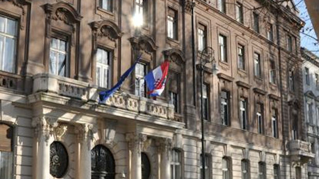 Zagreb izrazio začuđenost i nezadovoljstvo zbog dodele Nobelove nagrade Handkeu 