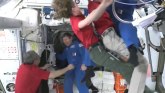 Zagrljaj dobrodošlice astronauta na Međunarodnoj svemirskoj stanici