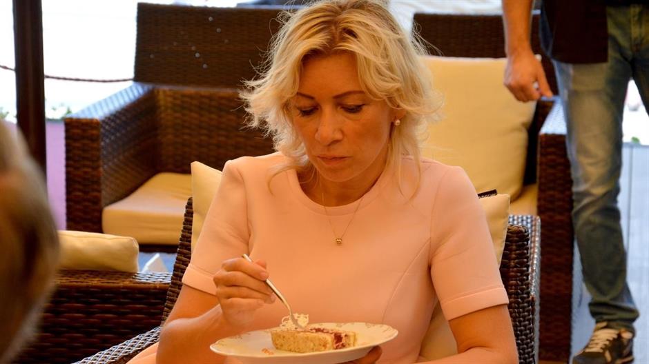Zaharova jela Moskva šnit sa Dačićem u hotelu Moskva