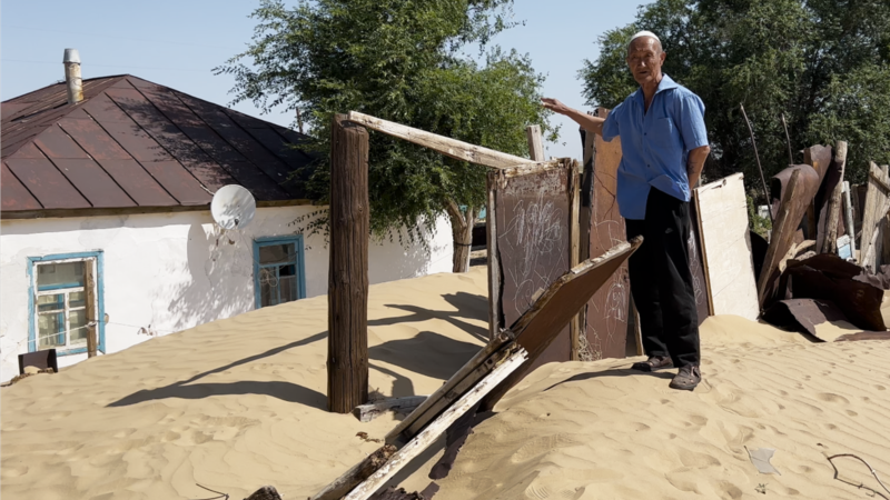 Zakopani u pesku: Kako se selo u Kazahstanu bori protiv nadiruće pustinje