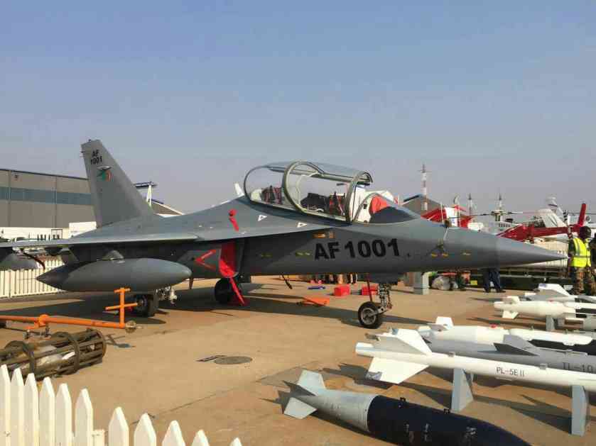 Zambija prvi inostrani korisnik kineskog školsko-borbenog aviona L-15 (JL-10)