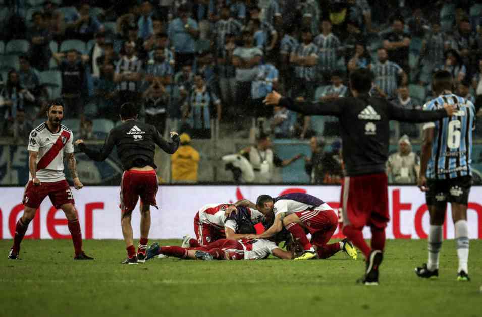 Žandermerija štitila sudiju, River iz VAR penala u finale Kupa Libertadores (VIDEO)