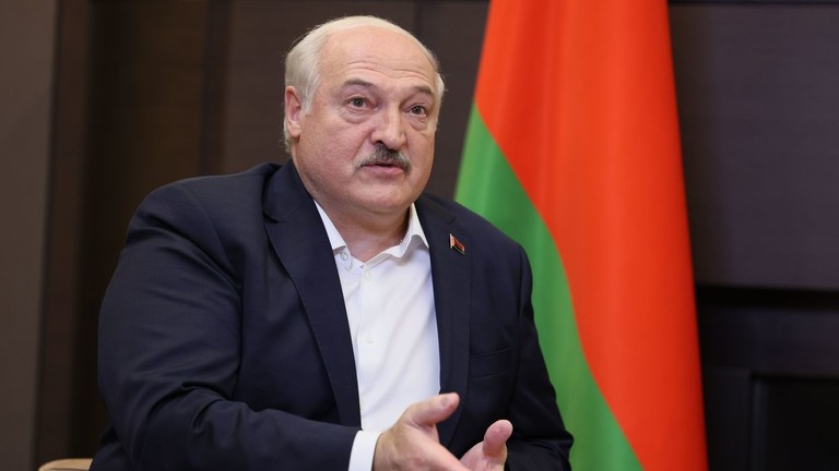Zapad se sprema da „odbaci“ Zelenskog – Lukašenko