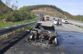 Zapalilo se vozilo u pokretu nasred autoputa FOTO