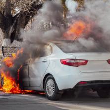 Zapalio automobil pa NAPAO POLICAJCA: Uhapšen Kolašinac zbog stvaranja OPŠTE OPASNOSTI!