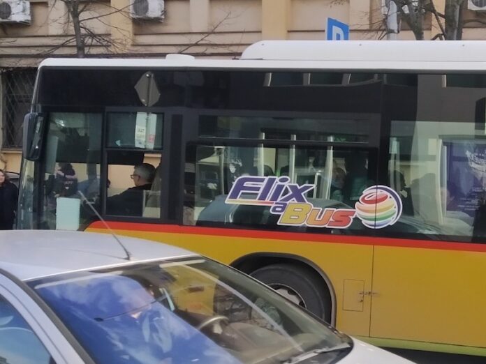 Zapalio se autobus kod Žitorađe, vozač pronađen mrtav