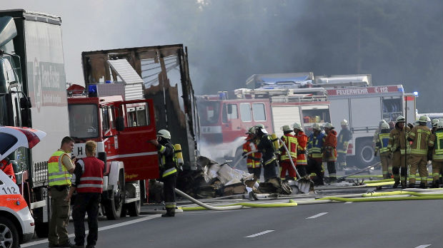 Zapalio se autobus u Nemačkoj – 18 putnika poginulo, 30 povređeno