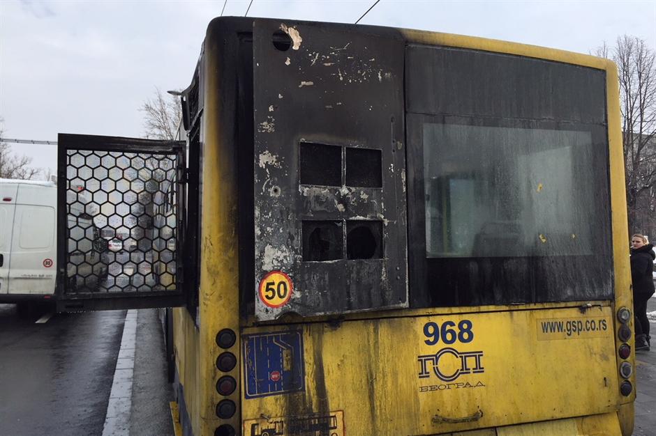 Zapalio se autobus za Mladenovac na Avalskom putu 