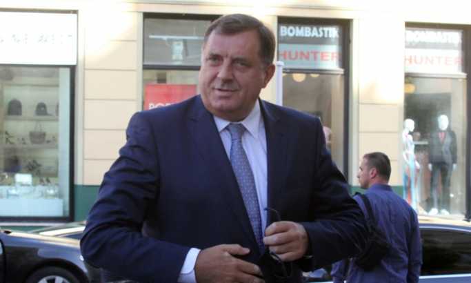 Zapalio se mercedes Milorada Dodika