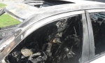 Zapaljen rendž rover na Voždovcu: Devojci pozlilo kada je videla kako izgleda automobil