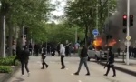 Zapaljeni prevrnuti automobili, odjekuju detonacije, ima povređenih: Žestoki sukobi Čečena i Magrebljana u Dižonu, počela i hapšenja (FOTO+VIDEO)