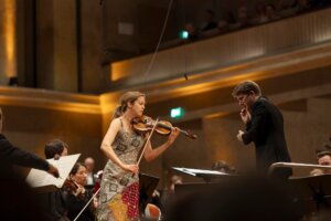 Zapanjujuća virtuoznost: Koncert Simfonijskog orkestra Bavarskog radija sa norveškom violinistkinjom Vild Frang u Herkules sali Rezidencije u Minhenu