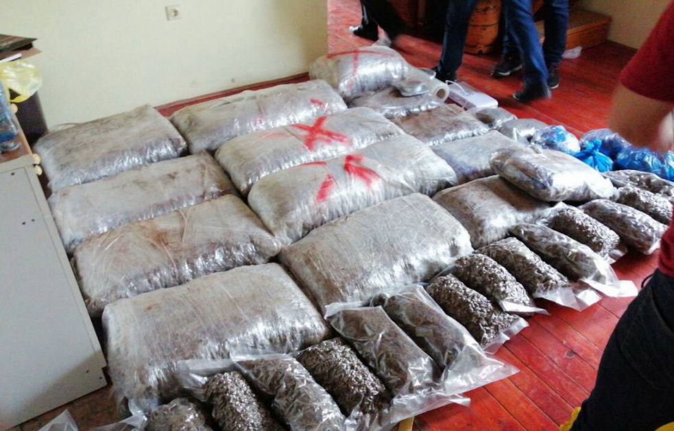 Zaplenjeno 370 kg marihuane na prelazu Albanije  i Severne Makedonije