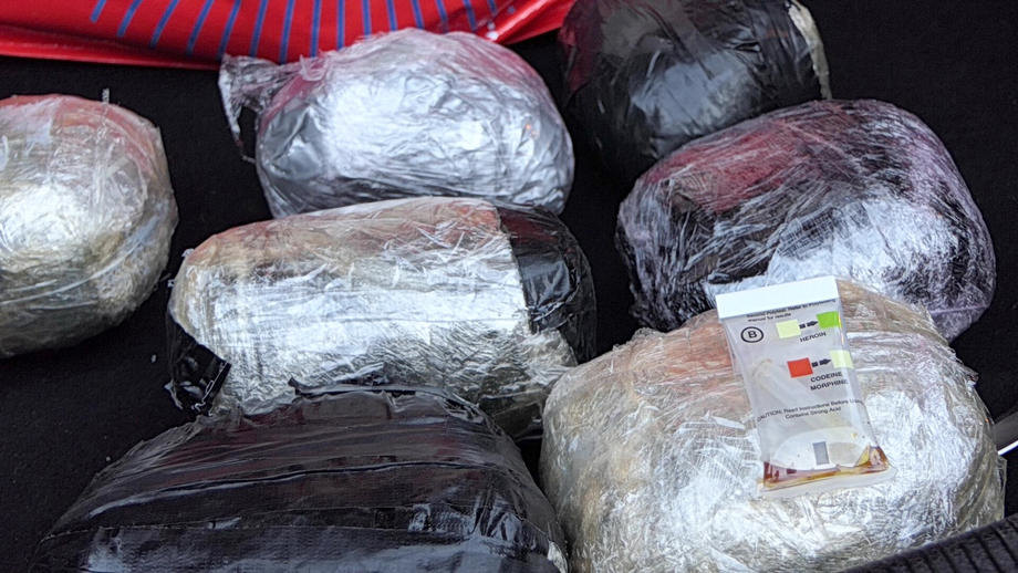 Zaplenjeno 45,5 kilograma heroina u Draču, dve  osobe uhapšene