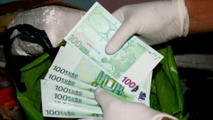 Zaplenjeno falsifikovanih 10.500 evra na Merdaru