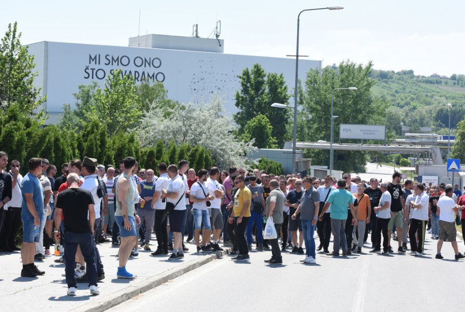 Zaposleni u Fijat Srbiji ne odustaju od protesta u Beogradu