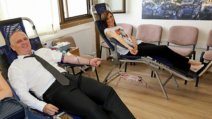 Zaposleni u Gradskoj upravi odazvali se akciji dobrovoljnog davanja krvi, Vesić: Ovo je vrsta ljudske solidarnosti, ali i naša obaveza! (FOTO)