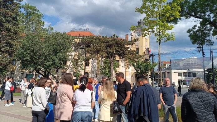 Zaposleni u pravosuđu protestovali u Nišu zbog lošeg materijalnog položaja, kažu da 40% njih prima minimalac
